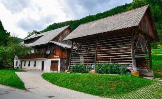 V Objemu Gora Lägenhet Bohinj Exteriör bild